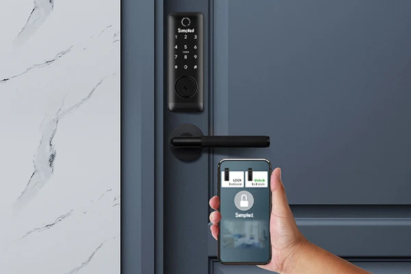 Security smart door lock and smartphone connection